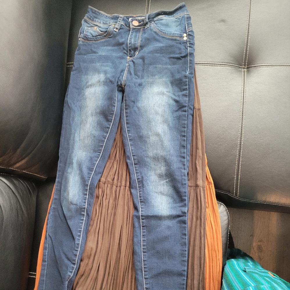 Size 5 Booty Lifting Skinny Jeans YMI dark wash high rise